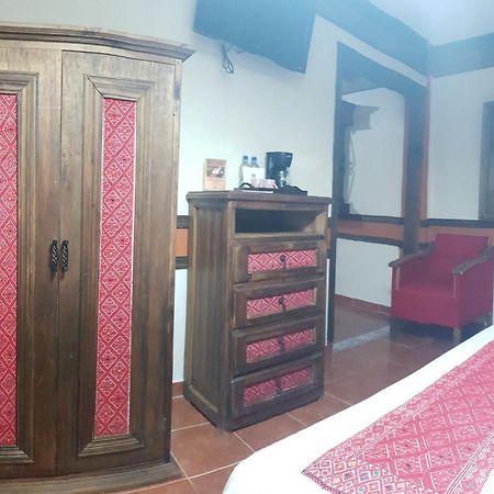 Nuestras Raices Hotel - Museo - Restaurante San Cristóbal de Las Casas エクステリア 写真