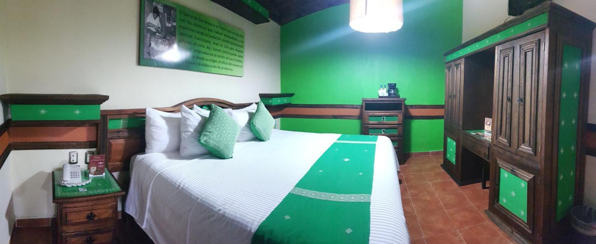 Nuestras Raices Hotel - Museo - Restaurante San Cristóbal de Las Casas エクステリア 写真