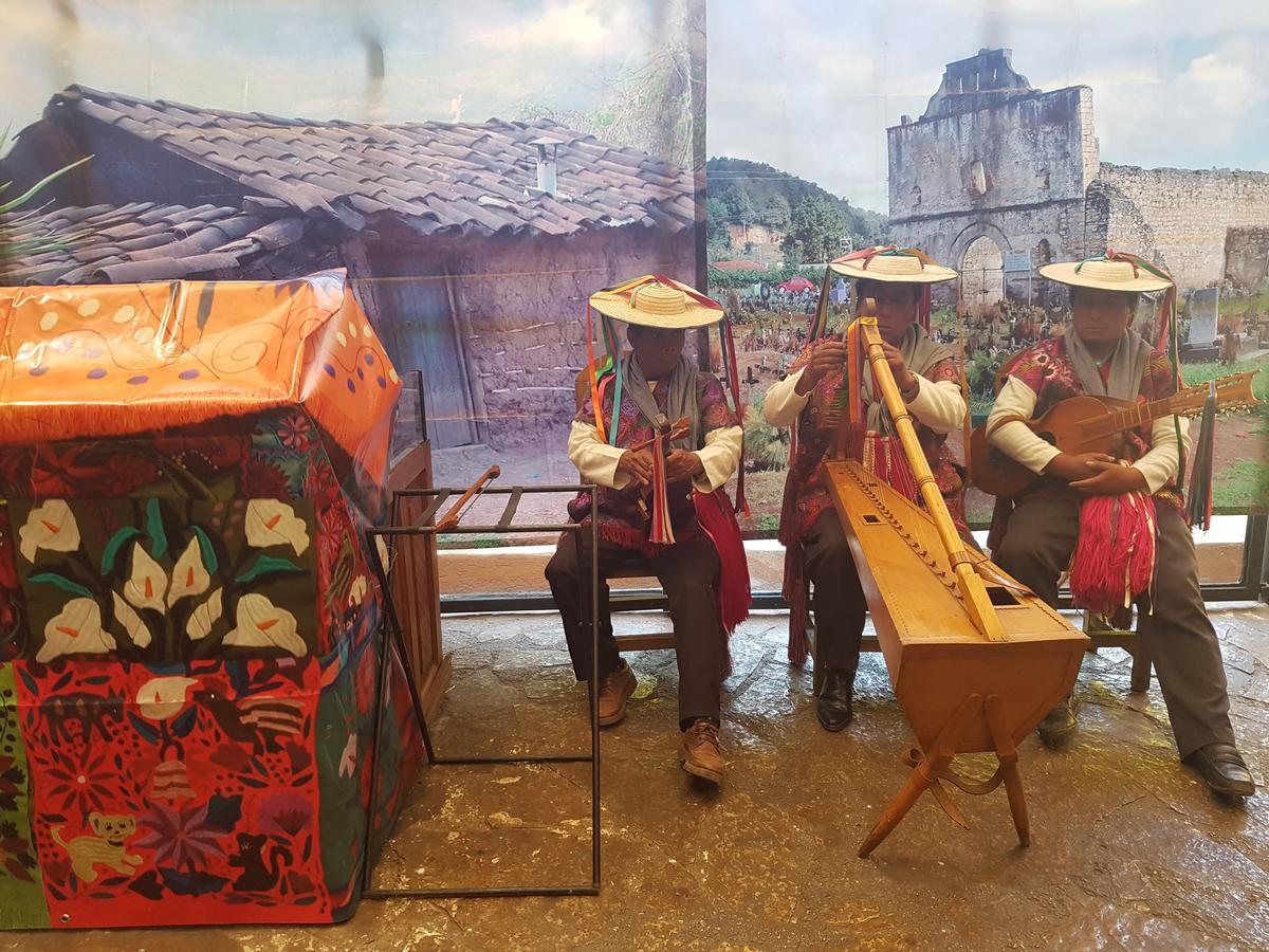 Nuestras Raices Hotel - Museo - Restaurante San Cristóbal de Las Casas エクステリア 写真