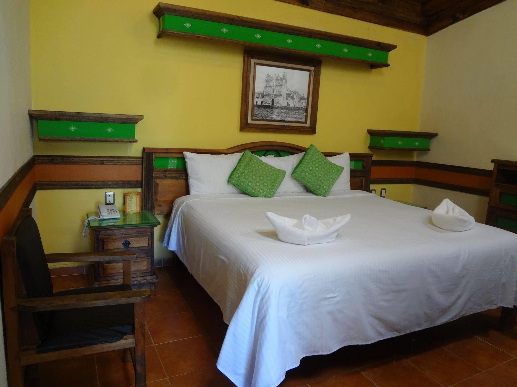 Nuestras Raices Hotel - Museo - Restaurante San Cristóbal de Las Casas エクステリア 写真